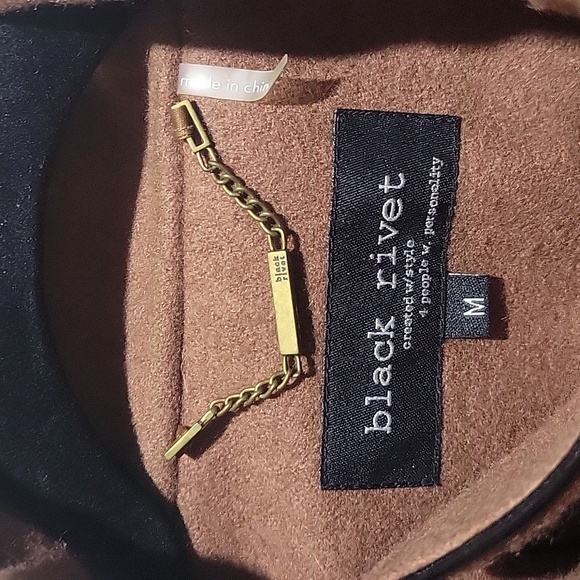 Women's black rivet winter coat!  Medium - Picture 2 of 8